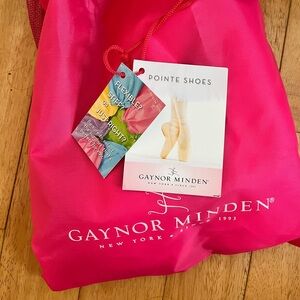 GM ballet pointe shoes